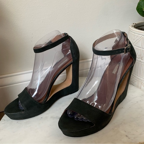 Matiko Black Cut Out Heel size 8 - Picture 8 of 14